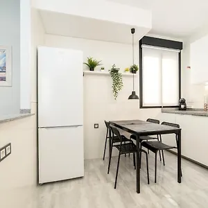 -malagasunapts- Stylish Centre Pool&parking Apartment